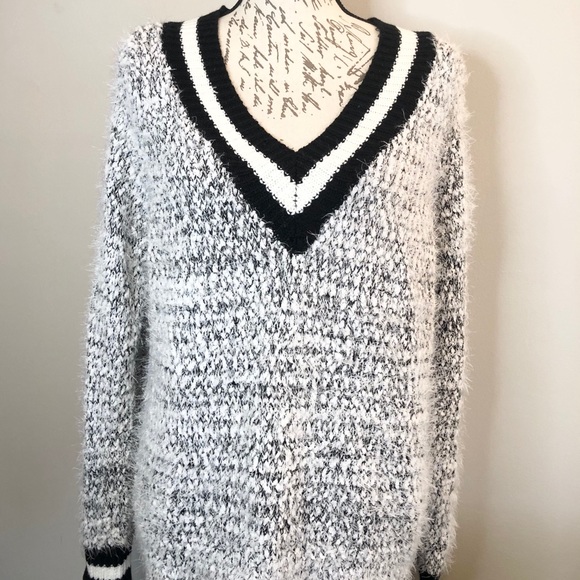 SO Oversized V-Neck Fuzzy Sweater - Picture 2 of 7